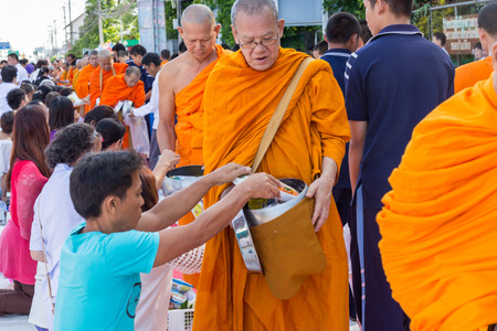 CHIANG MAI, THAILAND - May 31 : Many people give food and drink for alms to 1,536 Buddhist monks in visakha bucha day on May 31, 2015 in Chiang Mai, Thailand.のeditorial素材