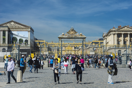 View of the entrance to the Chateau de Versailles in Paris, France.のeditorial素材