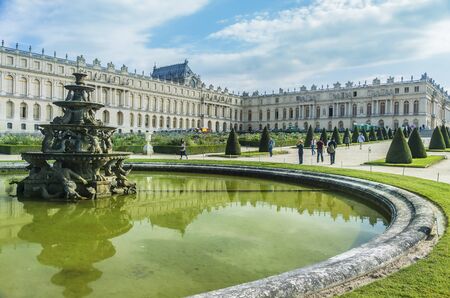 Tourists strolling the Chateau de Versailles Gardens in Paris, France.のeditorial素材