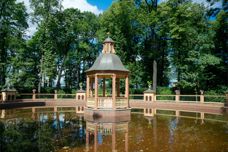 Bosquet \"Menazheriyny pond\" (1720, by Jan Roosen, restored in 2011) in Summer Garden (Letny Sad), Saint Petersburg, Russiaのeditorial素材