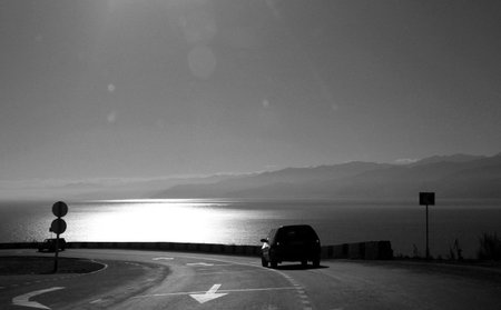 Road, dear, travel, way, machine, transport, movement, marks, mountain, water, sun, sectoring, fog, wheels, patches light, reflection, nature, lake, asphalt, sky, beams, cloud, go  bottom, turnの写真素材