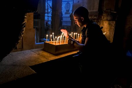 Jerusalem. Israel .11 september 2014.The pilgrims lit candles at the Church of the Holy Sepulchre in Jerusalem.の写真素材