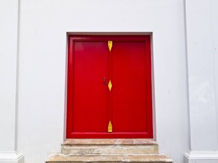 Red Thai ancient door of the royal palaceのeditorial素材