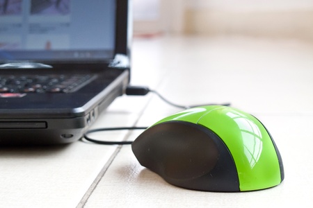 Green mouse connecting to laptopの写真素材