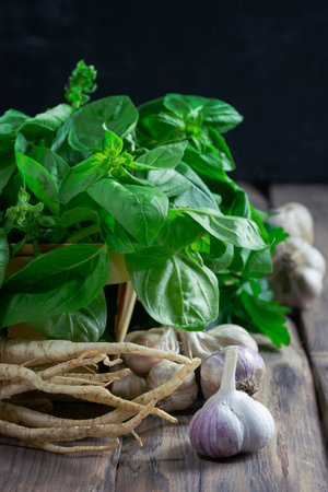 Head of fresh garlic on wooden background. Garlic is one of the most popular spices in the world. Farm garlic. garlic heads close-up. fresh garlic harvest.の写真素材