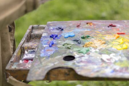 Drawing with oil paints on the nature. Great hobby, leisure and pastime.の写真素材
