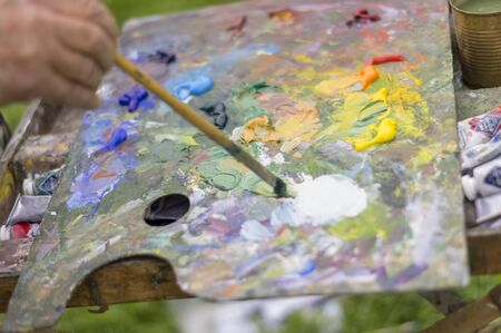 Drawing with oil paints on the nature. Great hobby, leisure and pastime.の写真素材