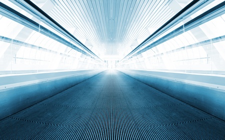  Metro escalator in glass corridorのeditorial素材