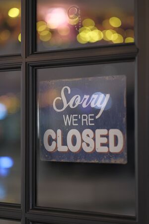 Close up of closing sign on window.の写真素材