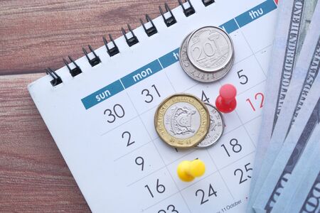 deadline concept with push pin on calendar date.の写真素材
