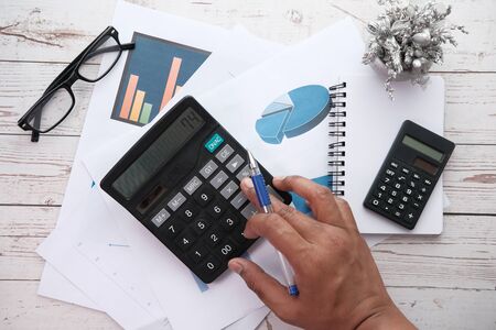 man hand using calculator on offie desk..の写真素材