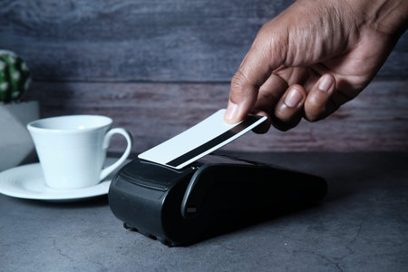 Payment terminal charging from a card, contactless payment.