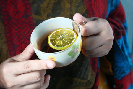 Close up of women drinking lemon teaの写真素材