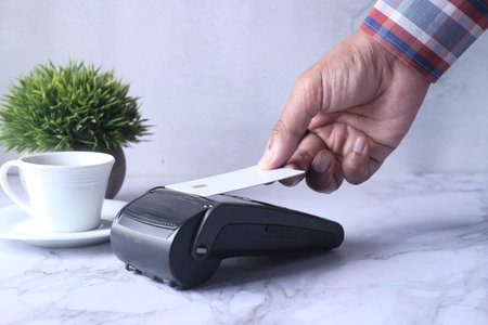 Payment terminal charging from a card, contactless payment.