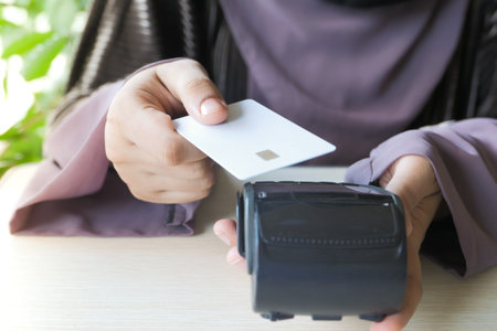 Payment terminal charging from a card, contactless payment.