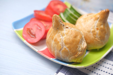 singara curry puff with salad on plateの写真素材