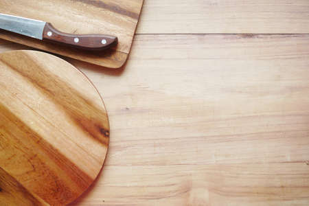 wooden chopping board on table top downの写真素材