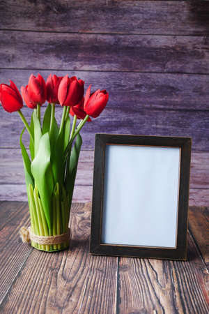 photo frame and tulip flower on tableの写真素材