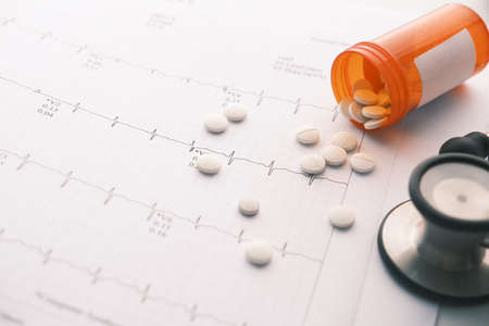 stethoscope a and medical pills on a cardio diagram.の写真素材