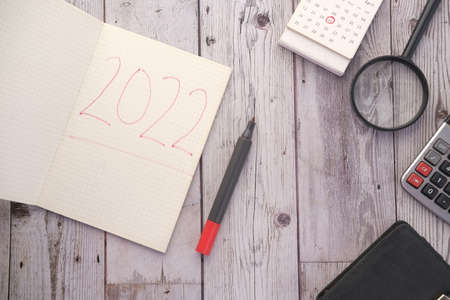 hand written 2020 new year goals on notepad and stationary on tableの写真素材