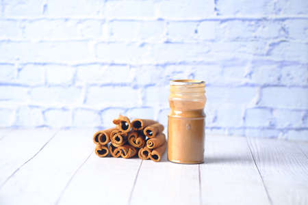 Cinnamon sticks and cinnamon powderの写真素材