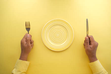 cutlery and empty plate on wooden background top downの写真素材