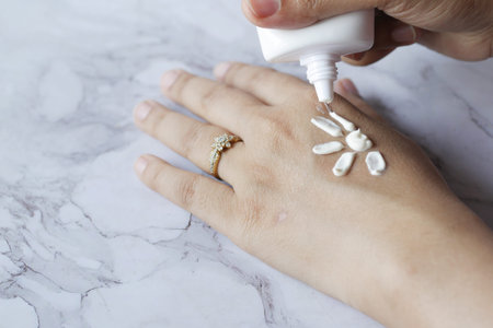 women apply sunscreen cream on handの写真素材