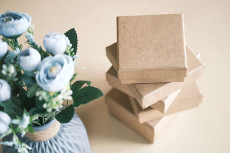 close up of crafter gift box and flower on tableの写真素材