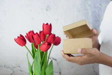person open a empty small gift boxの写真素材
