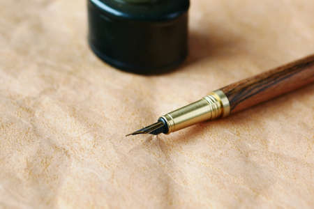 old empty paper and fountain pen on tableの写真素材