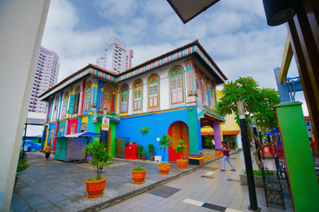 Singapore little india 22 june 2022. street view of Colorful facade buildings and trafficのeditorial素材