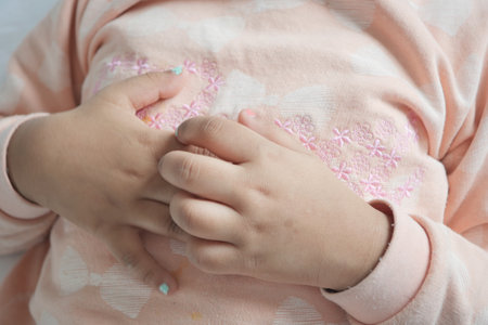 child hand suffering from itching skinの写真素材