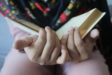 Muslim womens hand reading quranの写真素材