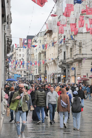 turkey istambul 19 june 2023. Crowded Istiklal street in Taksim, Istanbul,のeditorial素材