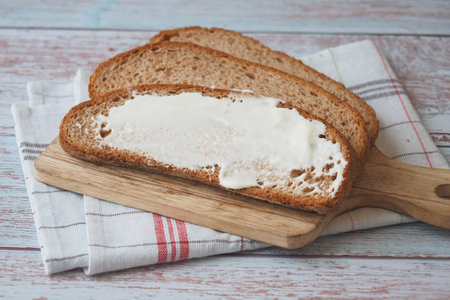 low fact cheese cream spread on a breadの写真素材