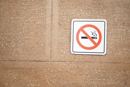No smoke sign on a wallの写真素材