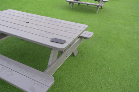 forget smartphone on a park bench, lost smart phone