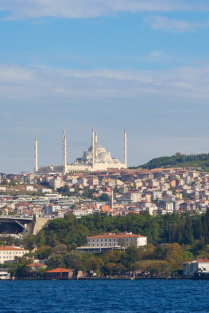 Experience the stunning view of Istanbuls mosque and captivating cityscape by the waterの写真素材