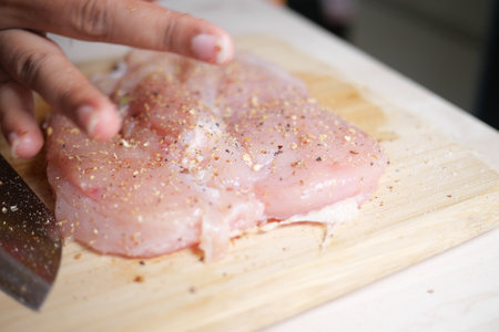 How to Properly Prepare Chicken Breast Before Cooking for a Delicious Meal Experienceの写真素材