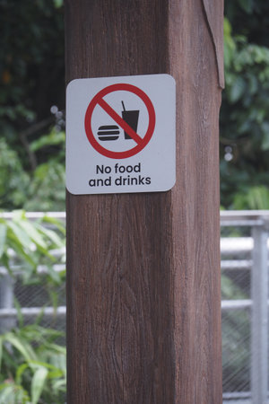 Sign prohibiting food and drinks in a public areaの写真素材