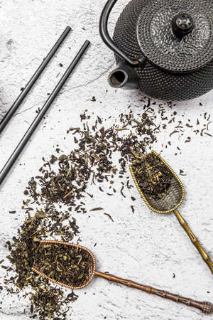 Black tea and teapot viewed from above on white backgroundの写真素材