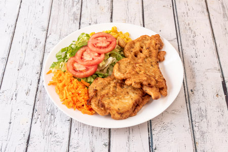 frying consists of dehydrating food by contrasting temperatures: the moisture in the food is transformed into steam, producing a crust that does not prevent the oil from penetrating insideの写真素材
