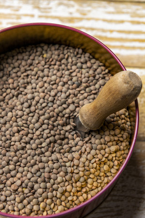 Lentils are a type of legumes made up of carbohydrates and proteins, and they also contain a wide variety of vitamins and minerals. For this reason they are considered a food of high nutritional valueの写真素材