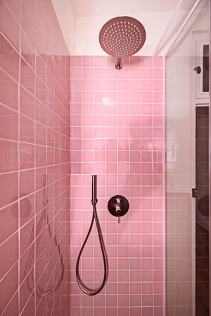 The incorporation of natural materials such as stone, wood, and plants has gained popularityの写真素材