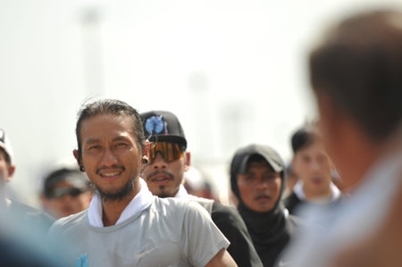 Nonthaburi - DEC 6 2017 : On the way of Thai celebrity rocker 'Toon Bodyslam' takes on 55-day running marathon to raise money for public hospitals, 2,191-km cross-country charity run, philanthropist.のeditorial素材