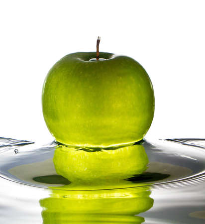 Green apple water splashの写真素材