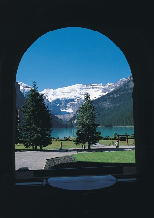 Beautiful scenic through the archの写真素材