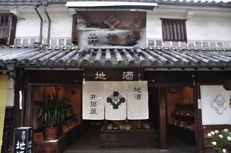 Exterior view of a local Sake Lzutsuya, Japanのeditorial素材