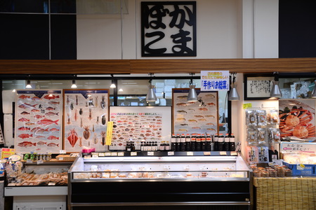 Fresh seafood selling in the marketのeditorial素材