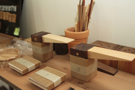 Lo Lo Woodのeditorial素材